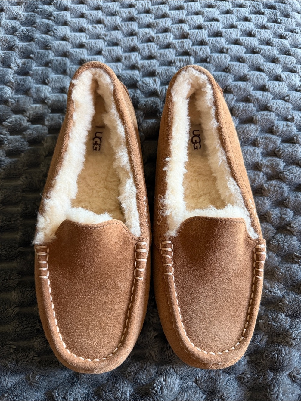 UGG womens Chestnut Brown Sheepskin-Lined Moccasin Slippers